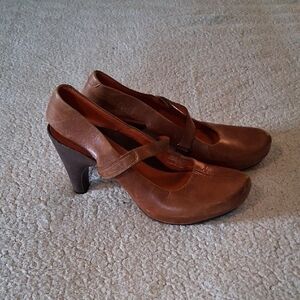 Tsubo Tan Women's Heels